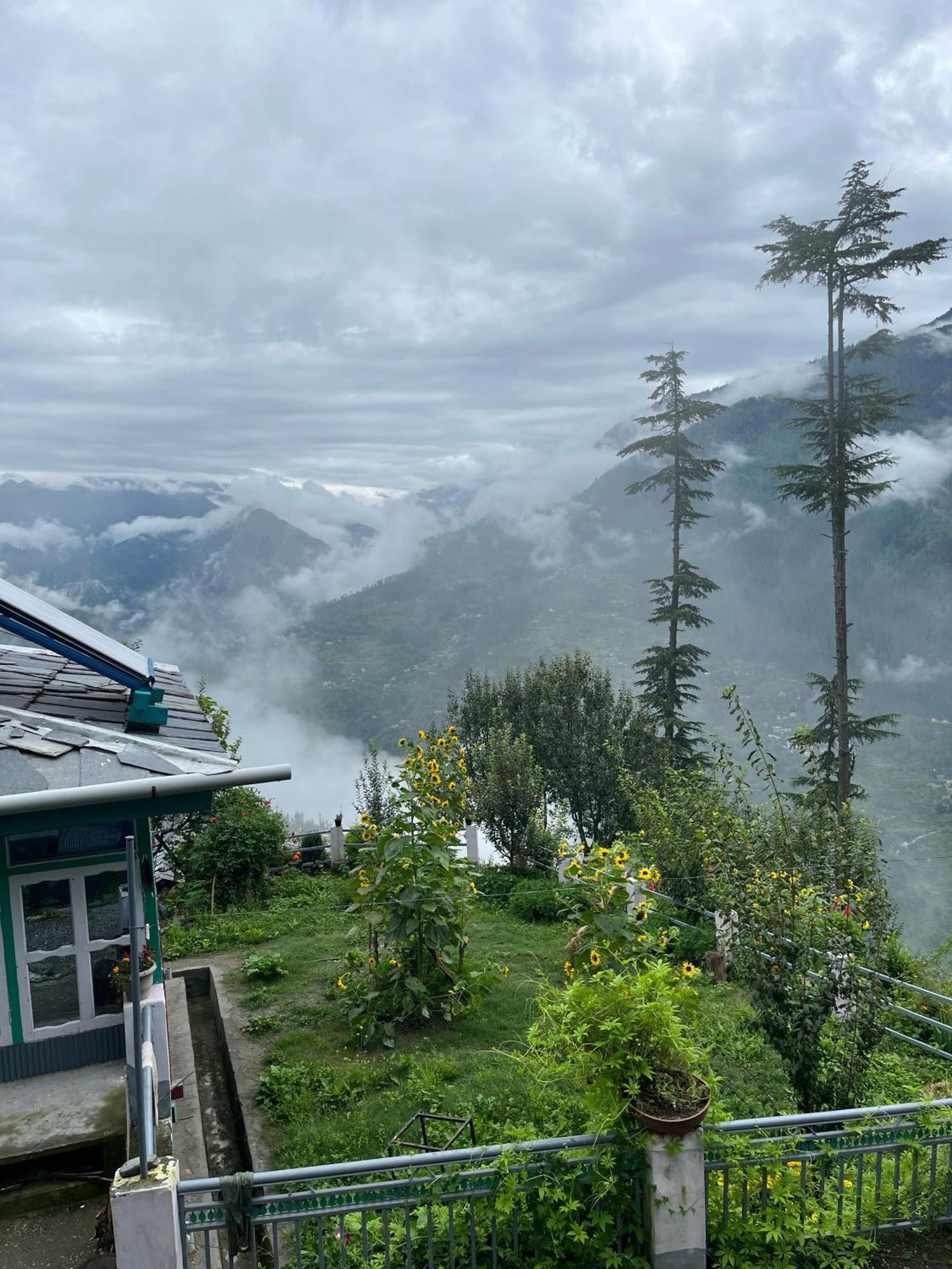 Mountain Eyrie Hotel Banjār Exterior photo