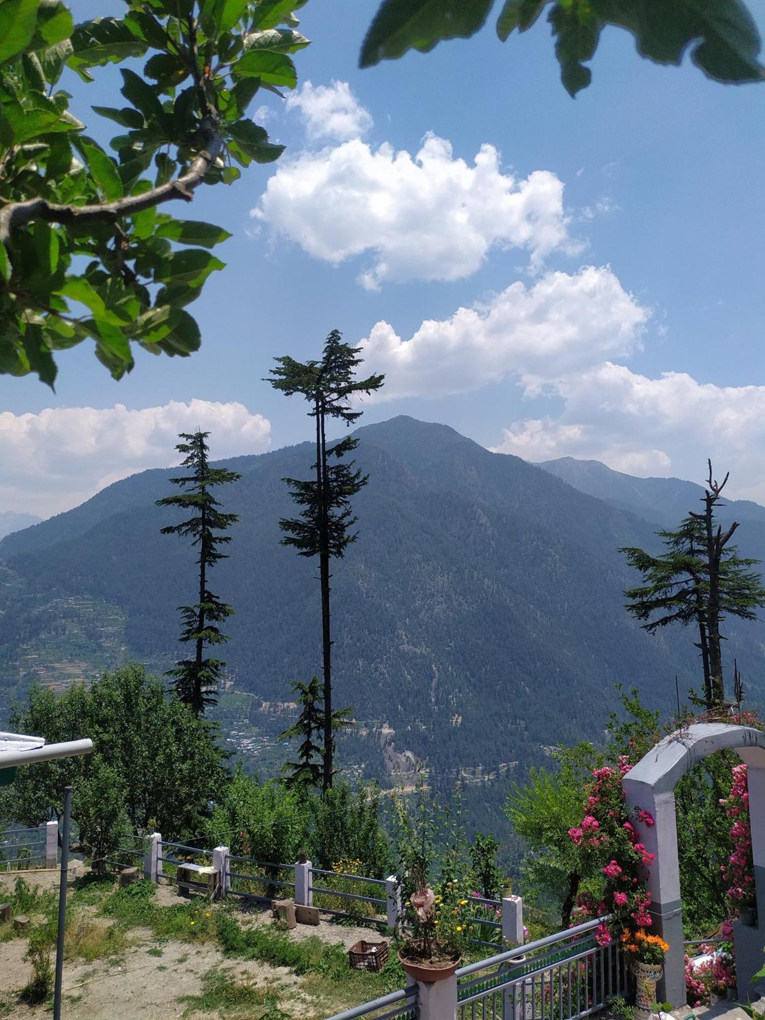 Mountain Eyrie Hotel Banjār Exterior photo